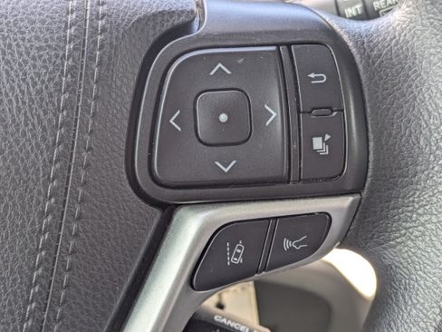 Used 2020 Toyota Sienna LE FWD image 25