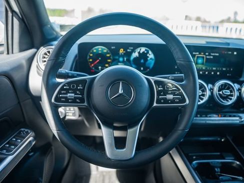 Used 2023 Mercedes-Benz GLB 250 4MATIC image 35