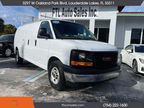 Used 2017 GMC Savana 3500 Extended Van 3D image 3