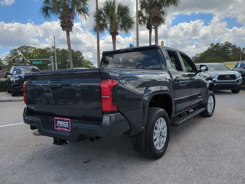 Certified 2024 Toyota Tacoma SR5 AWD/4WD image 5