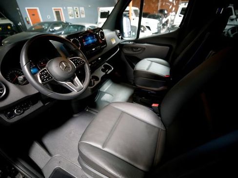 Used 2022 Mercedes-Benz Sprinter 2500 image 8