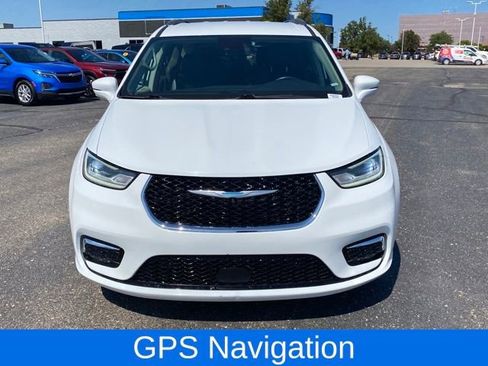 Used 2021 Chrysler Pacifica Touring-L image 3