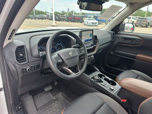 Used 2024 Ford Bronco Sport Outer Banks w/ Tech Package AWD/4WD image 13
