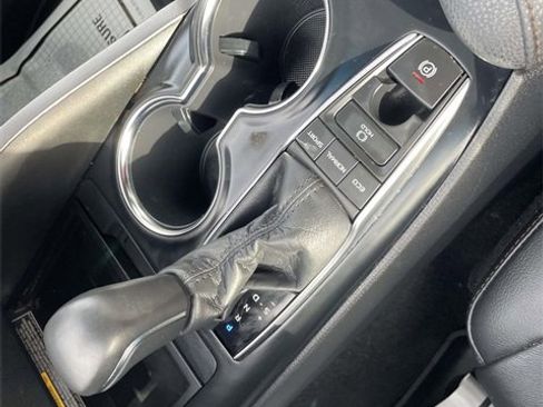 Used 2018 Toyota Camry XLE image 27