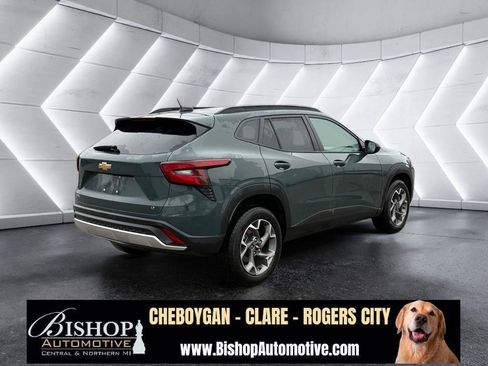 Used 2025 Chevrolet Trax LT image 18