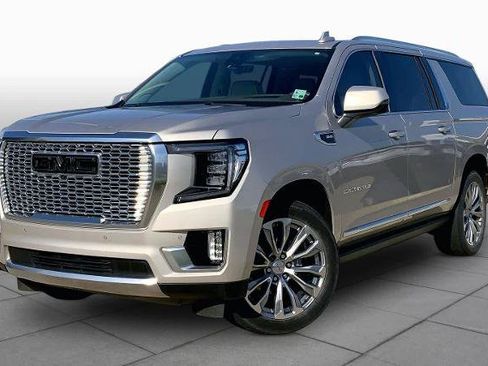 Used 2022 GMC Yukon XL Denali w/ Denali Premium Package RWD image 1