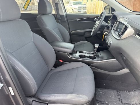 Used 2019 Kia Sorento LX image 10