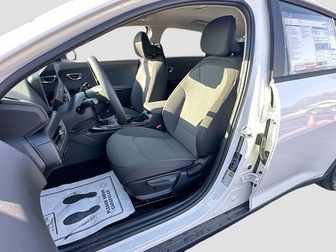 New 2025 Kia K4 LXS image 19