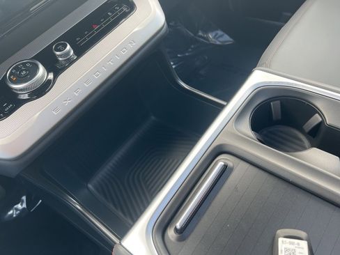 New 2025 Ford Expedition Active image 36