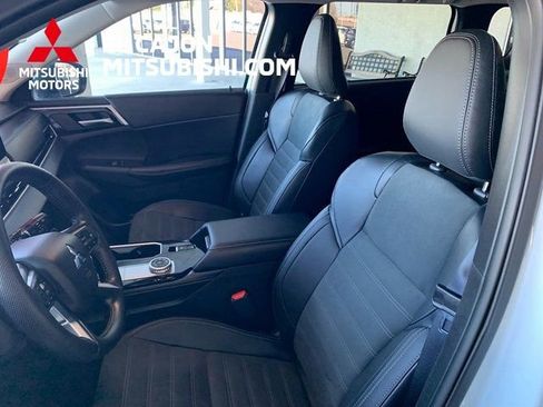 Used 2025 Mitsubishi Outlander Trail Edition image 13