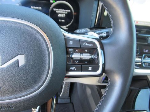 Used 2023 Kia Sorento SX Prestige image 19