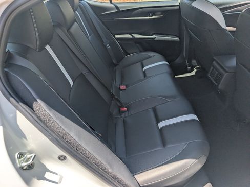 Used 2025 Toyota Camry SE FWD image 5