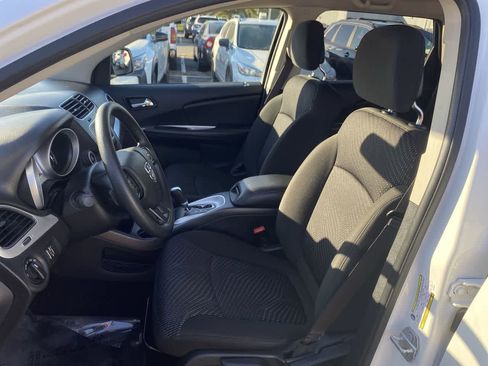 Used 2020 Dodge Journey SE image 14
