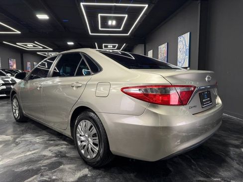 Used 2017 Toyota Camry LE FWD image 7