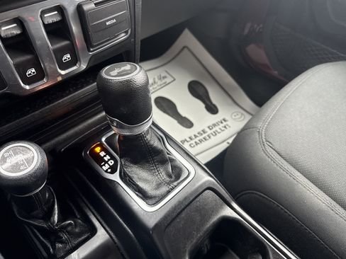 Used 2022 Jeep Wrangler Sport S image 23