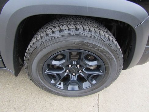 Used 2021 Jeep Cherokee Trailhawk AWD/4WD image 18
