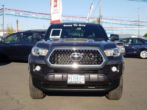 Certified 2018 Toyota Tacoma TRD Sport AWD/4WD image 2