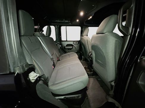 Certified 2024 Jeep Wrangler Unlimited w/ Convenience Group AWD/4WD image 34