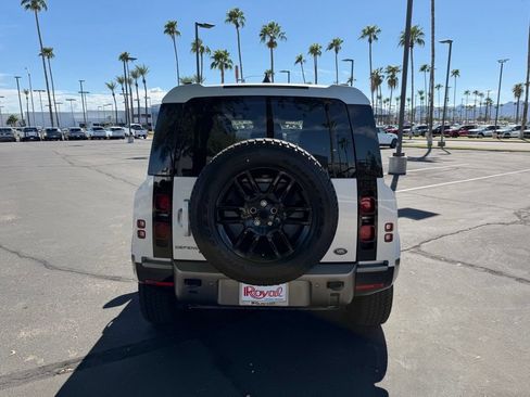 Used 2022 Land Rover Defender 90 X-Dynamic S AWD/4WD image 18