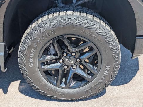 Used 2024 Chevrolet Silverado 1500 LT Trail Boss w/ Convenience Package II AWD/4WD image 11