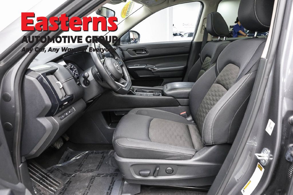 Used 2023 Nissan Pathfinder SV w/ SV Premium Package AWD/4WD image 16