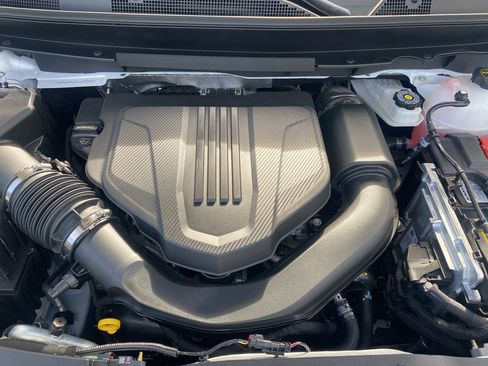 Used 2026 Chevrolet Traverse LT image 13