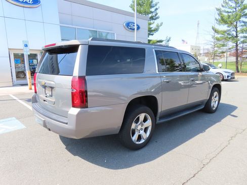 Used 2017 Chevrolet Suburban LT w/ Luxury Package image 4