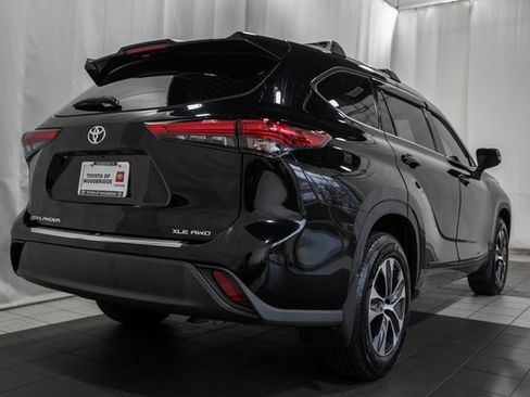 Used 2022 Toyota Highlander XLE image 4