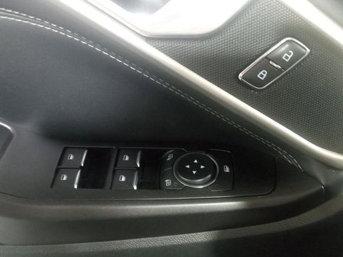 Used 2020 Ford Explorer XLT w/ Equipment Group 202A AWD/4WD image 12