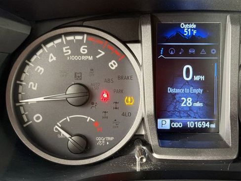 Used 2016 Toyota Tacoma SR5 AWD/4WD image 13
