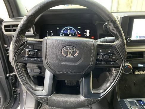 Used 2025 Toyota Tacoma SR5 AWD/4WD image 32