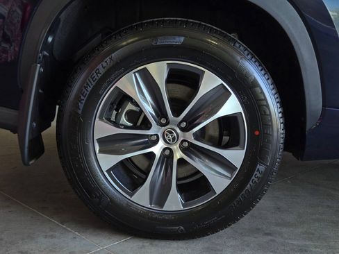 Certified 2026 Toyota Highlander XLE AWD/4WD image 5