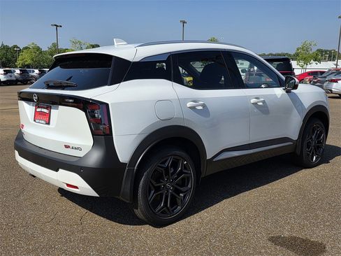 New 2025 Nissan Kicks SR w/ SR Premium Package image 3