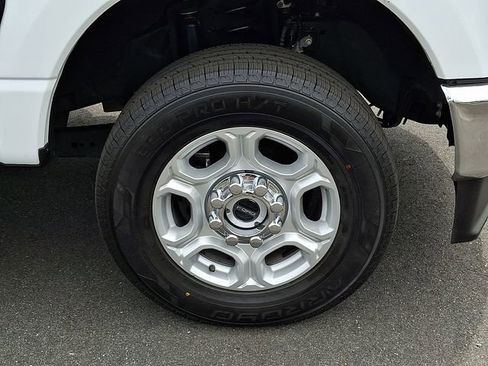 Used 2025 Ford F250 XLT AWD/4WD image 11