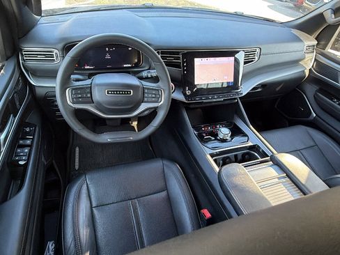 Used 2024 Jeep Wagoneer L Series II AWD/4WD image 28