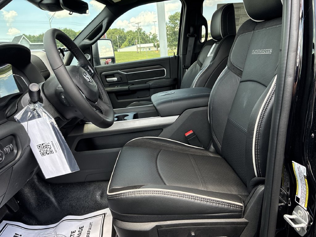 New 2026 RAM 4500 4x4 Crew Cab DRW w/ Laramie Trim Package image 11
