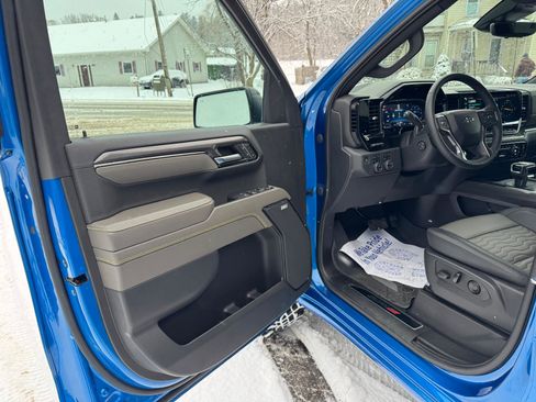 Used 2024 Chevrolet Silverado 1500 ZR2 w/ Technology Package image 18