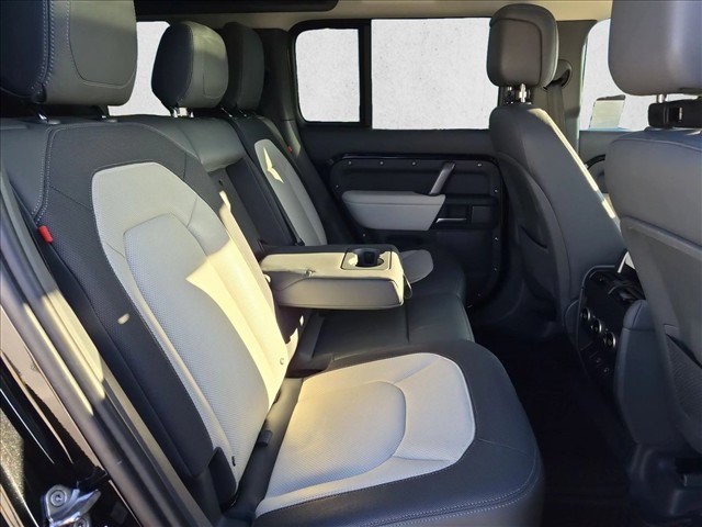 Used 2024 Land Rover Defender 110 X-Dynamic SE AWD/4WD image 22
