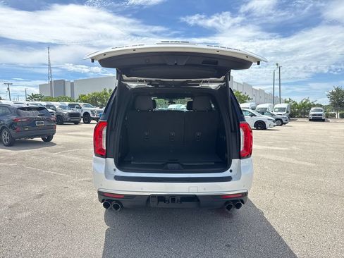 Used 2022 GMC Yukon Denali RWD image 29