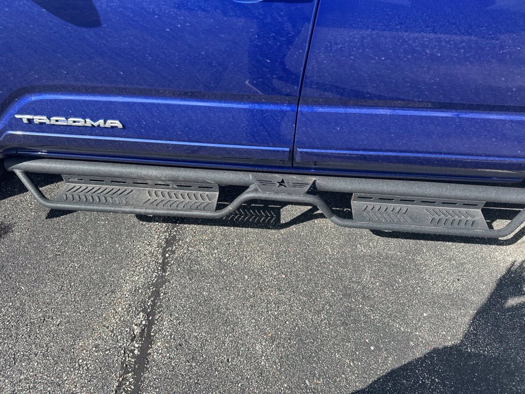 Used 2025 Toyota Tacoma SR5 AWD/4WD image 5