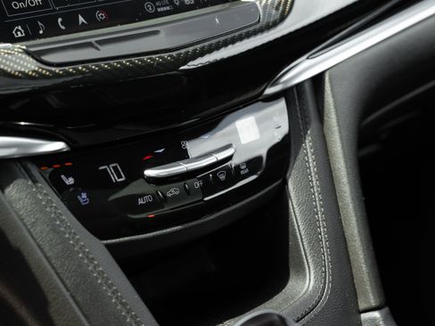 Used 2021 Cadillac XT6 Sport AWD/4WD image 13