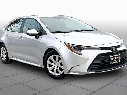 Used 2024 Toyota Corolla LE FWD image 3