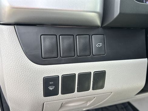 Used 2014 Toyota Highlander XLE AWD/4WD image 10