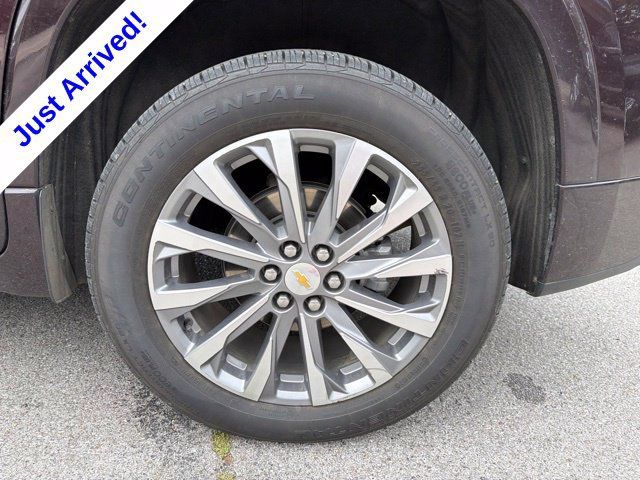 Used 2023 Chevrolet Traverse Premier FWD image 14