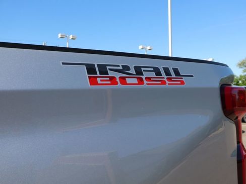 Used 2020 Chevrolet Silverado 1500 LT Trail Boss AWD/4WD image 13