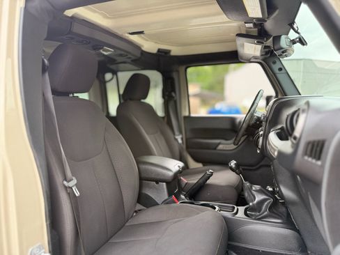 Used 2018 Jeep Wrangler Unlimited Sport AWD/4WD image 27