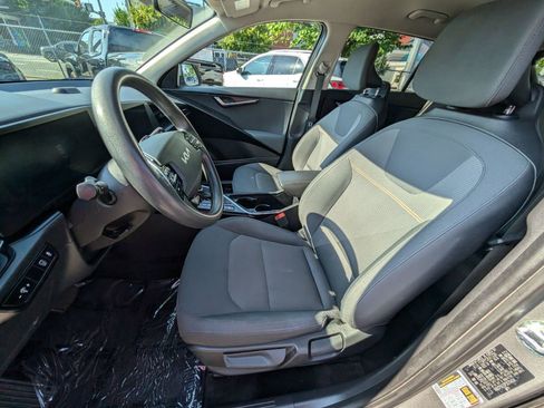 Used 2023 Kia Niro LX image 14