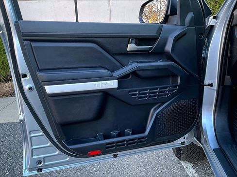 Used 2024 Toyota Tacoma TRD Off-Road image 21