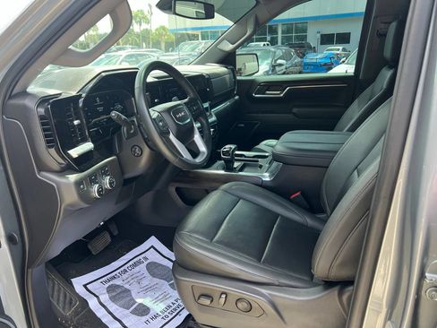 Used 2023 GMC Sierra 1500 SLT w/ SLT Premium Package AWD/4WD image 3