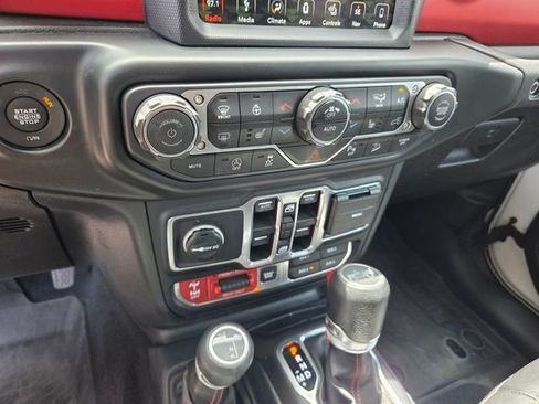 Certified 2018 Jeep Wrangler Unlimited Rubicon AWD/4WD image 23
